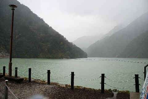 061007takase Dam Lake.jpg (66833 バイト)